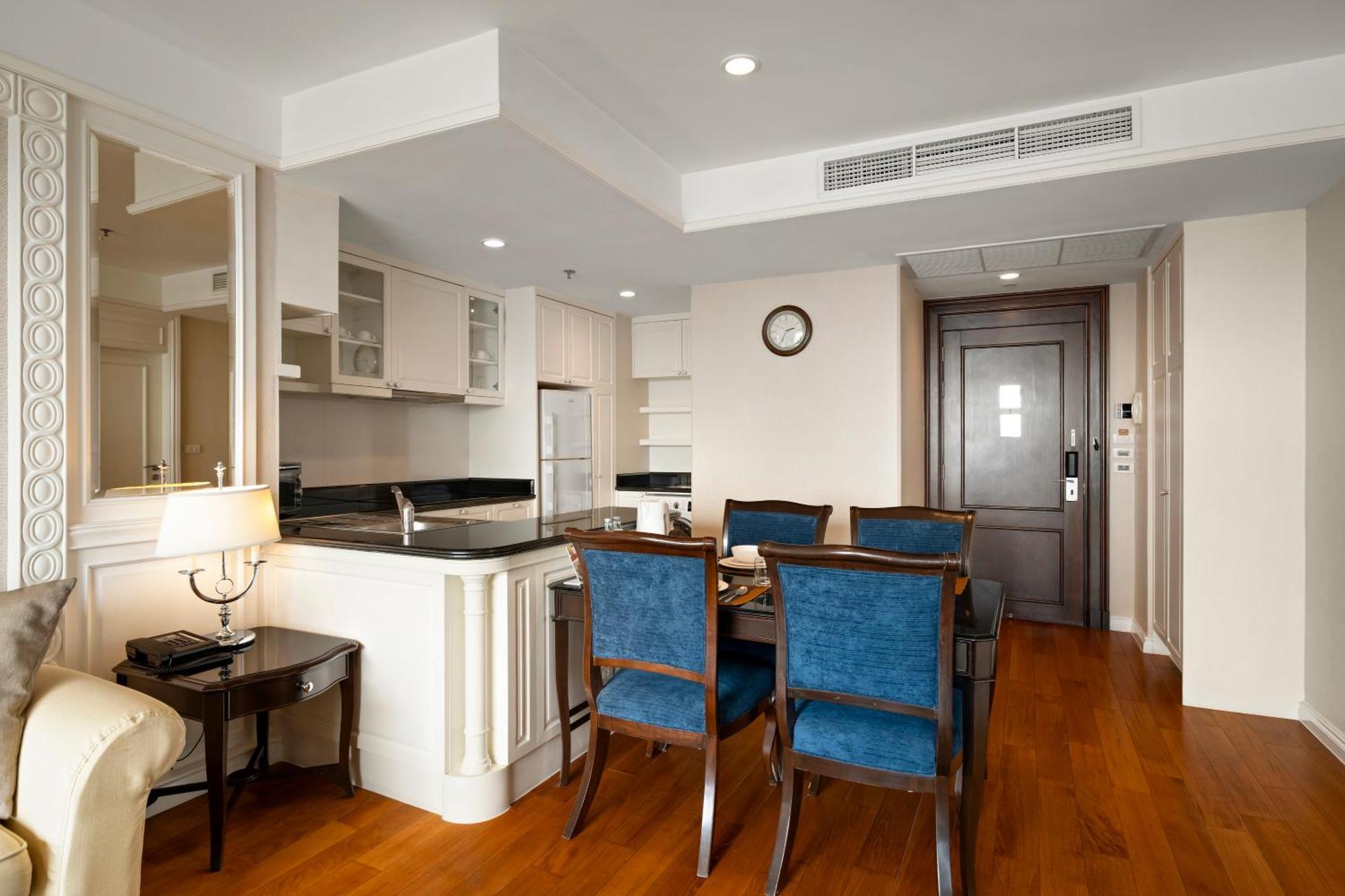 Grande Centre Point Hotel Ratchadamri Bangkok Exterior foto A typical two-bedroom apartment