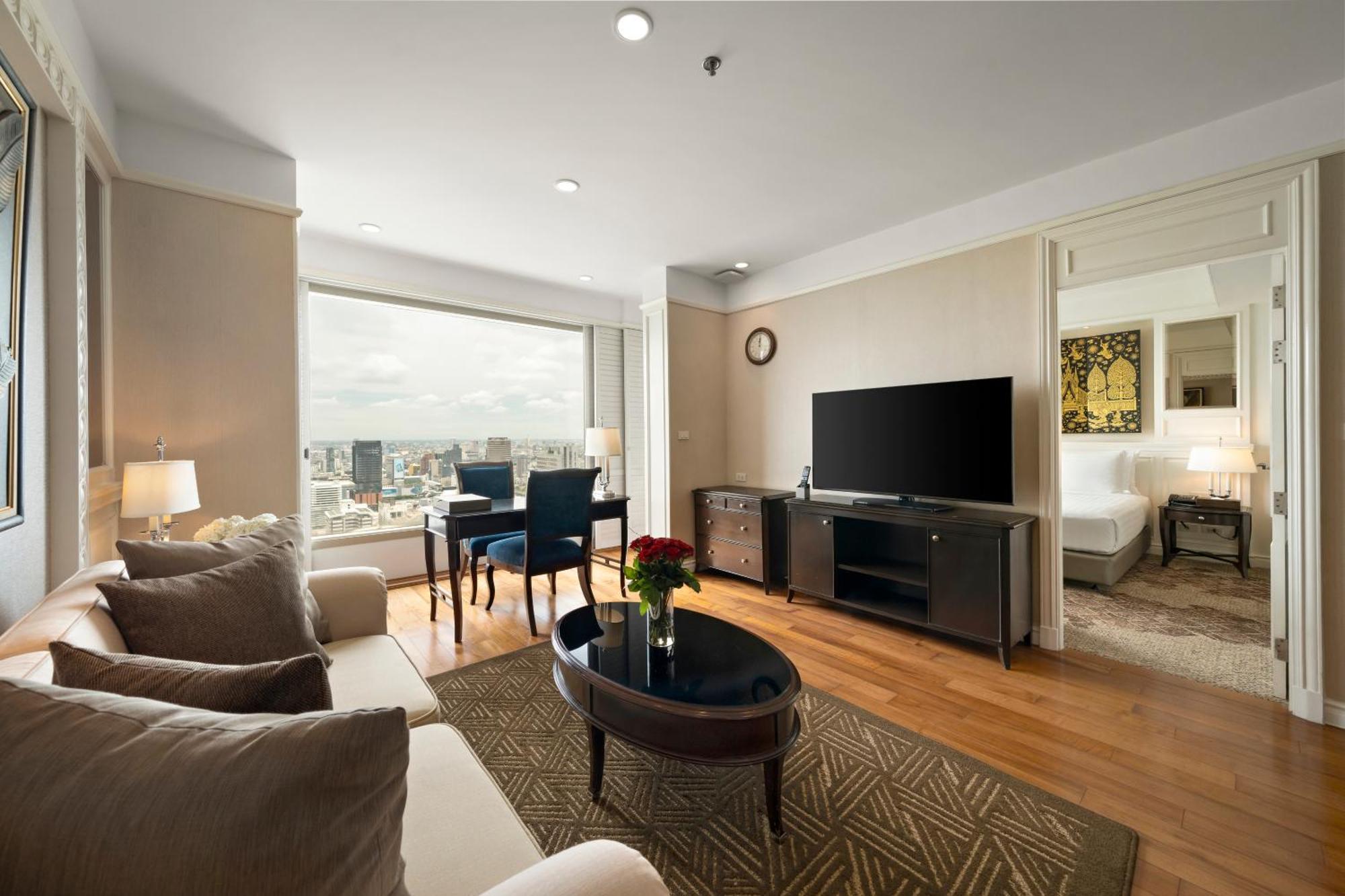 Grande Centre Point Hotel Ratchadamri Bangkok Exterior foto A living room in a typical apartment